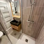 Apartment Bright Near The Super-besse Domain *