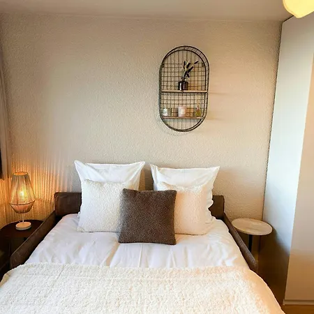 Apartment Bright Near The Super-besse Domain