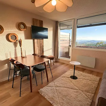 Apartment Bright Near The Super-besse Domain *