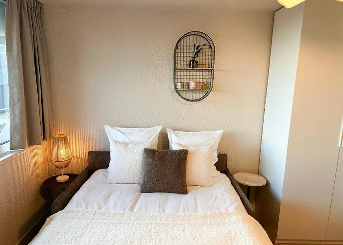 Apartment Bright Near The Super-besse Domain