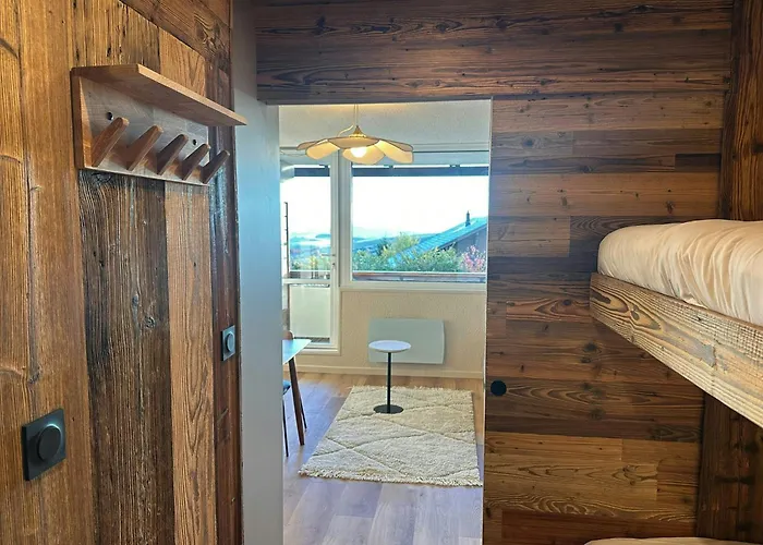 Bright Near The Super-besse Domain Apartment